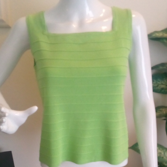 Unknown Tops - Lightweight Knit Green Sleeveless Top - Size: M